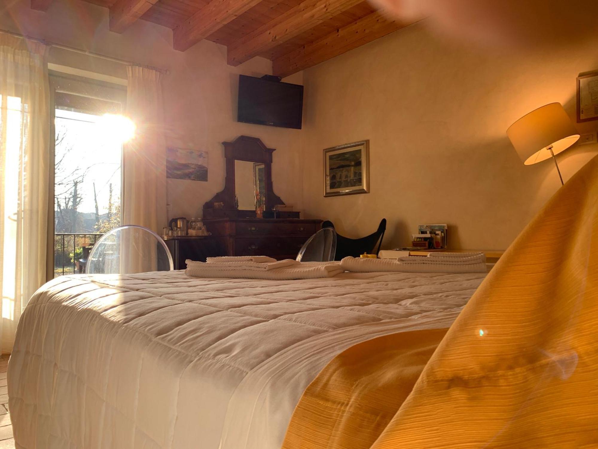 L'Isolo B&B E Case Vacanza 몬잠바노 외부 사진